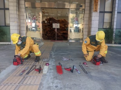 新竹林區管理處國家森林救火隊進行裝備檢查及操作演練，儲備森林火災防救能量